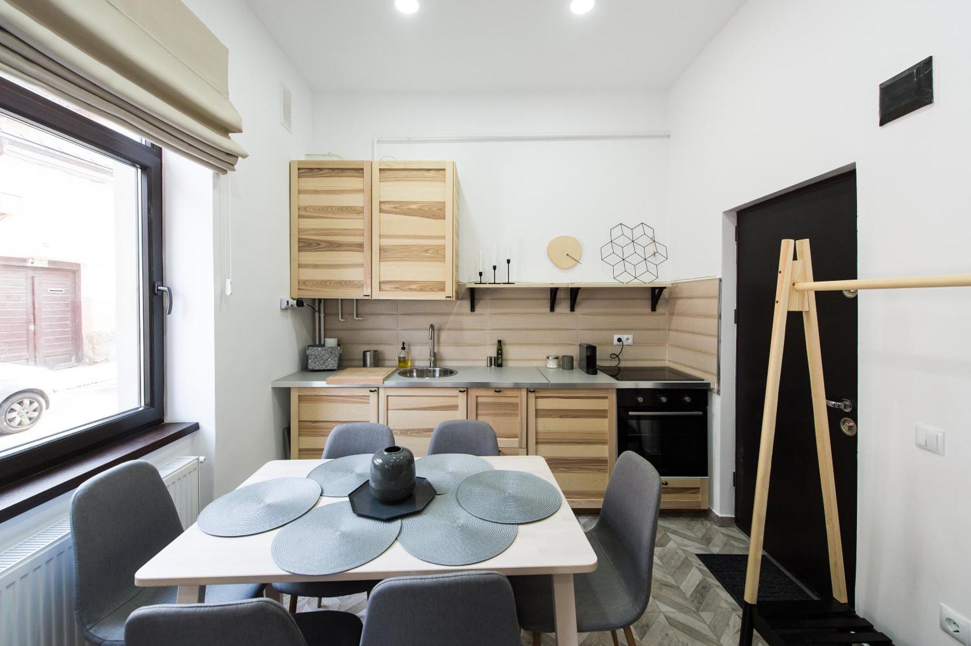 Charming Old Town Flat With Mountain View Braşov Exterior foto